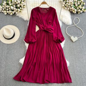 Retro-style Fashionable Dress With Lantern Sleeves For A Slimming Effect