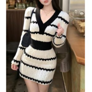 French-style Chic Black-and-white Contrast V-neck Long-sleeve Dress