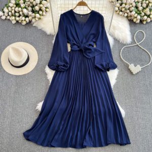 Retro-style Fashionable Dress With Lantern Sleeves For A Slimming Effect