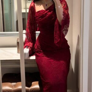 Elegant Lace And Rhinestone-Embellished Sheath Evening Gown