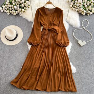 Retro-style Fashionable Dress With Lantern Sleeves For A Slimming Effect