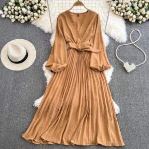 Retro-style Fashionable Dress With Lantern Sleeves For A Slimming Effect
