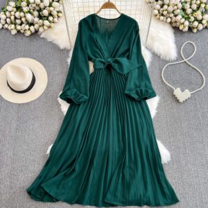 Retro-style Fashionable Dress With Lantern Sleeves For A Slimming Effect