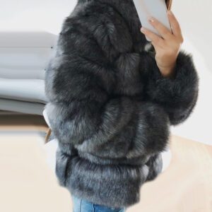 Women’s Fur Coat Is Popular In Europe And America