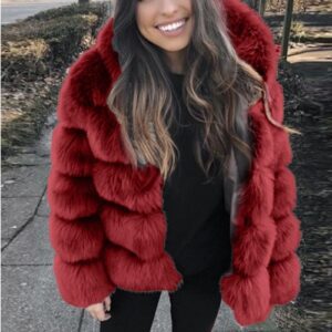 Women’s Fur Coat Is Popular In Europe And America